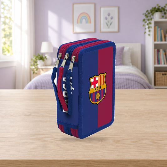 Composición de ambiente con fotografía original: Estuche de 3 pisos con material FC Barcelona