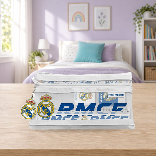 Composición de ambiente con fotografía original: Set de papelería en estuche Real Madrid