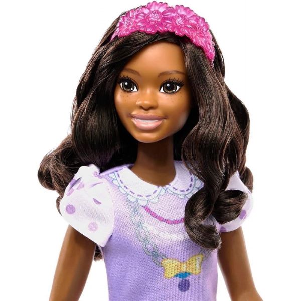 Detalle del rostro y vestido de Barbie Brooklyn