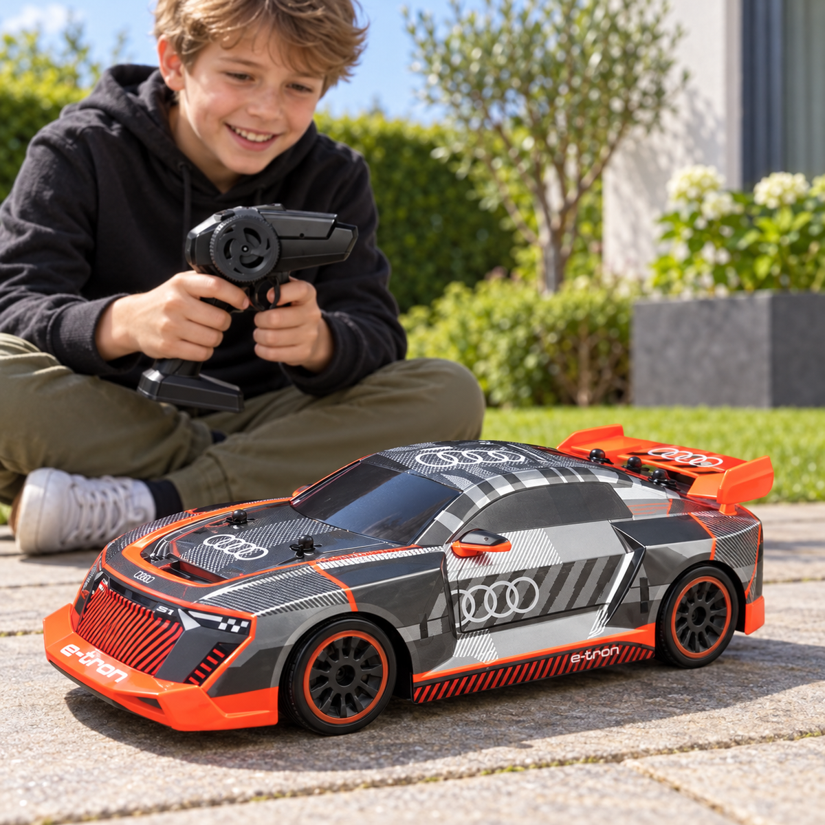 Audi S1 e-tron radiocontrol 1:10: escena ilustrativa de uso generada con IA