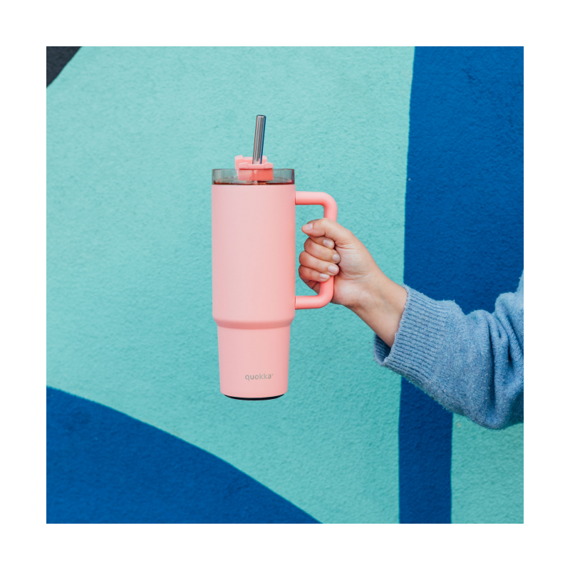 Taza térmica Quokka Vibe Coral con pajita · 880 ml