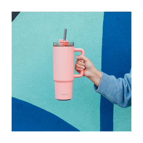 Taza térmica Quokka Vibe Coral con pajita · 880 ml