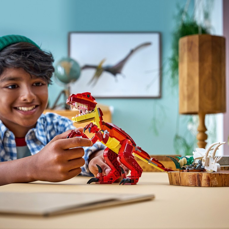 LEGO Creator 3 en 1 – Feroz dinosaurio (31379) - en uso