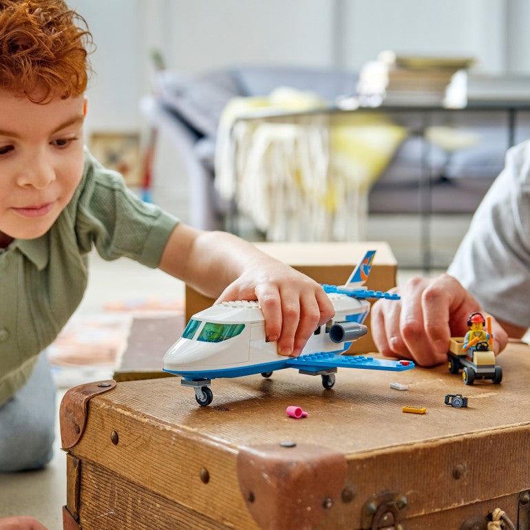 LEGO City – Avión de pasajeros (60492) - en uso