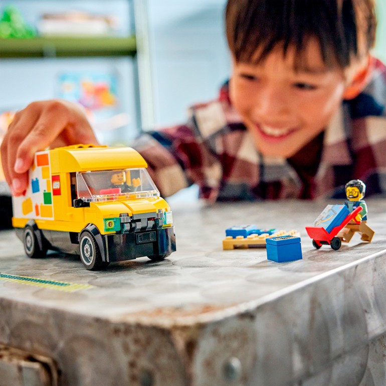 LEGO City – Furgoneta LEGO (60500) - en uso